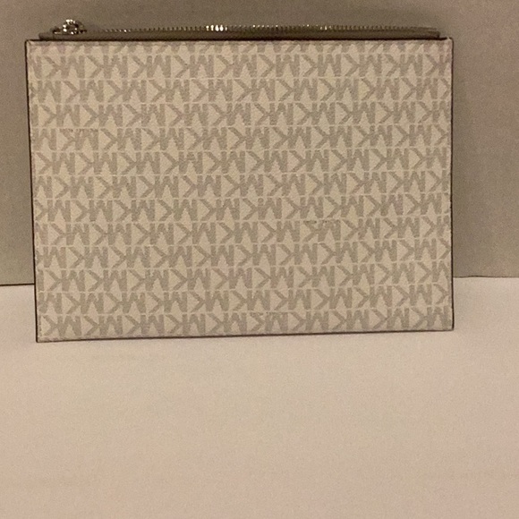 Michael Kori’s travel XL zip Clutch Wristlet - Picture 2 of 3